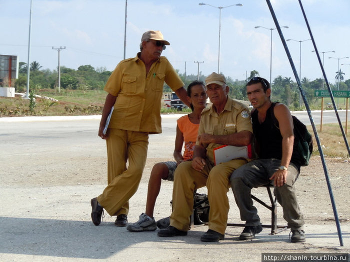 В ожидании попутного транспорта Куба