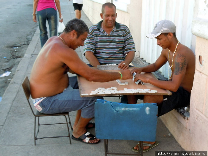 Игроки в домино Куба