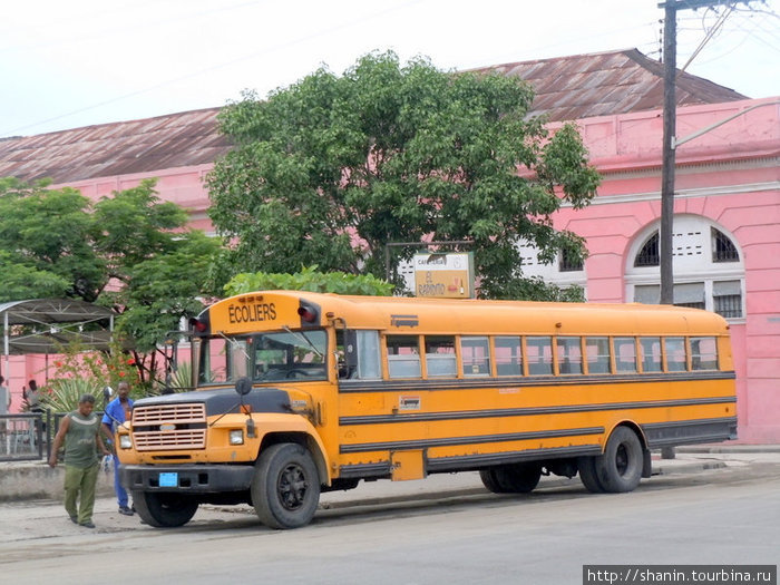 Бывший школьный автобус Куба