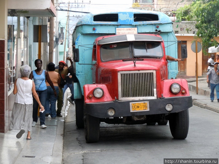 Грузовик как городской транспорт Куба