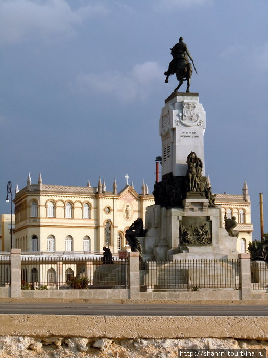Памятник на набережной Гавана, Куба