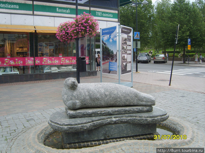 В центре города находится скульптура сайменской нерпы Лаппеенранта, Финляндия