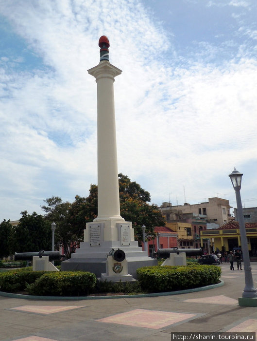 Монумент на площади Марти Сантьяго-де-Куба, Куба