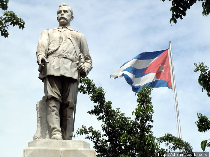 Памятник Хосе Марти на площади Марти Сантьяго-де-Куба, Куба