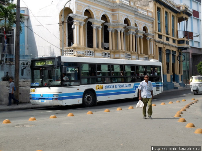 Городской автобус — не смотрите, что на нем написано Гавана, жто в Сантьяго-де-Куба Сантьяго-де-Куба, Куба