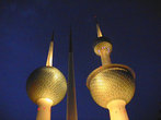 Башни Кувейт Тауэрс ночью
