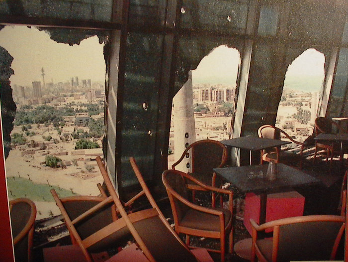 Разрушение внутри башен — результат войны с Ираком в 1990 году Эль Кувейт, Кувейт