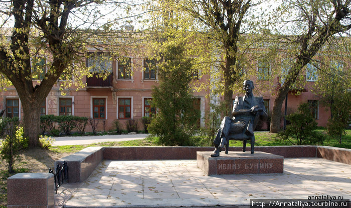 Памятник Бунину Елец, Россия