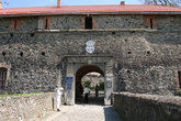 Вход в замок через каменный мост