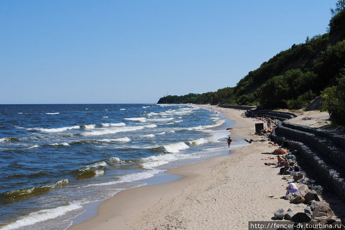 Море постепенно съедает песок пляжей. Сегодня осталось лишь несколько метров. Светлогорск, Россия