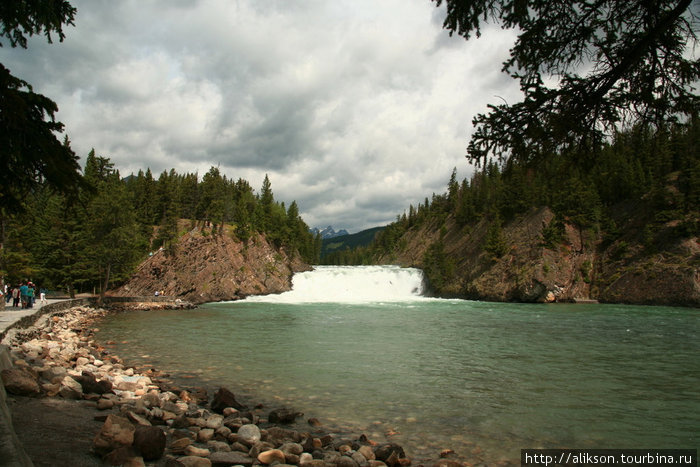 Banff Falls, Banff National Park. Провинция Альберта, Канада