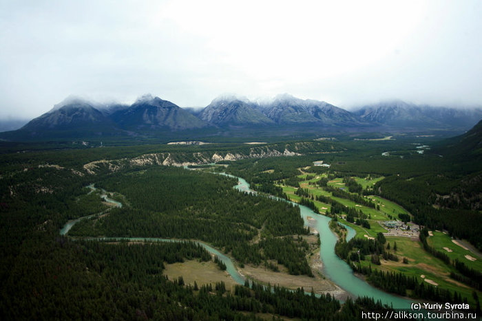 Вид с вершины Tunnel Mountain, Banff. Провинция Альберта, Канада