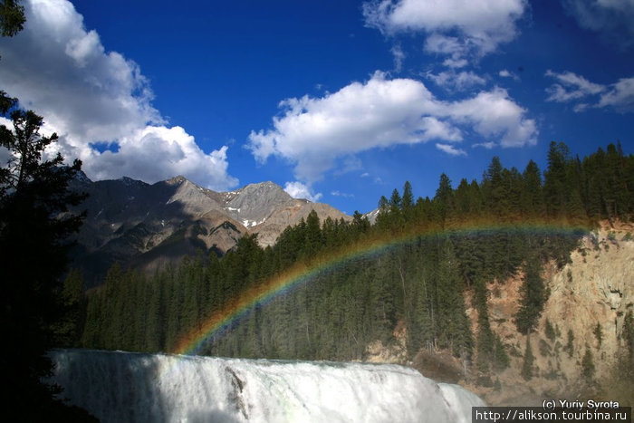 Wapta falls, Yoho National Park. Провинция Альберта, Канада