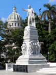 Памятник Хосе Марти и Капитолий