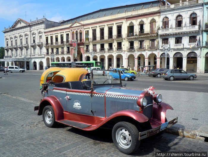 Такси у Капитолия Гавана, Куба