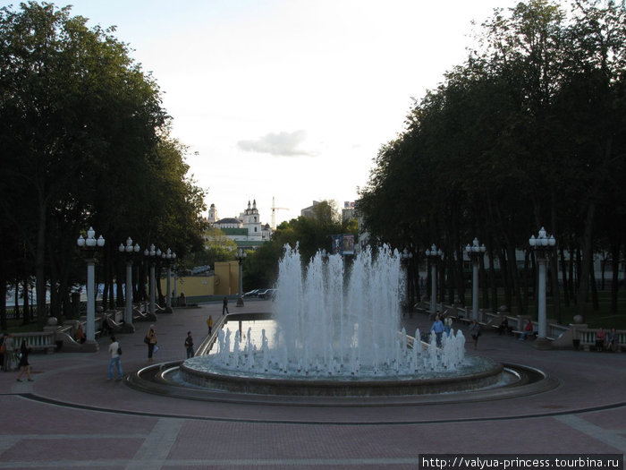 Фонтаны возле оперного театра Минск, Беларусь