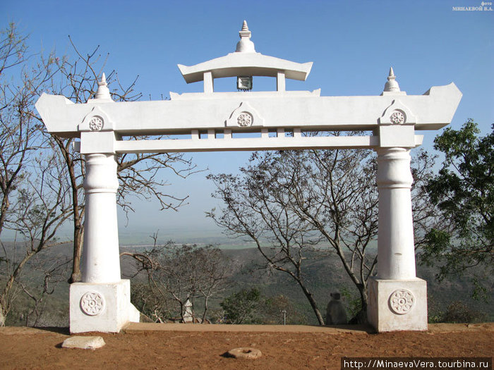 Ворота в никуда на вершине Гридхракуты Раджгир, Индия