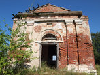 Остатки церкви в деревне Юршино