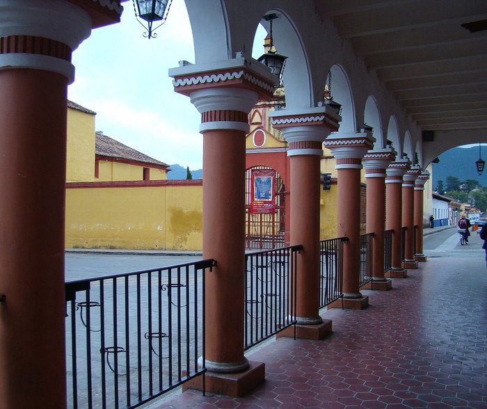 Мексиканский  колониальный  город Сан-Кристобаль-де-Лас-Касас, Мексика