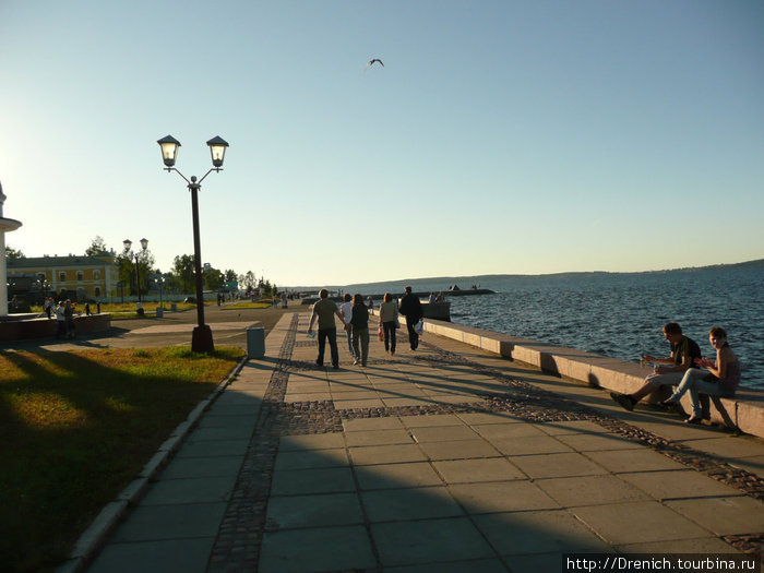 очень красивая набережная в Петрозаводске Соловецкие острова, Россия