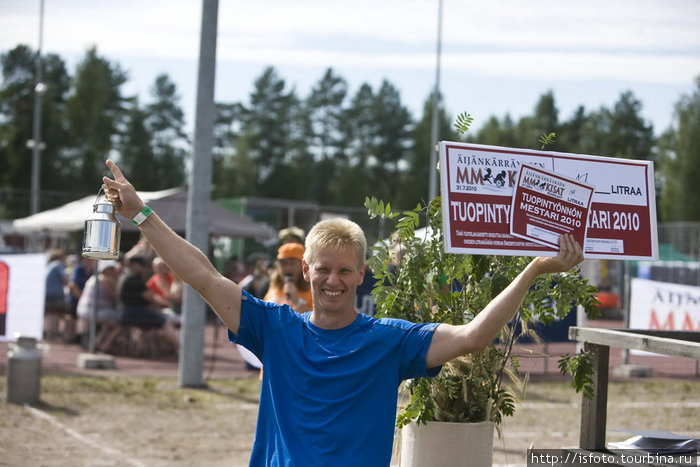 Чемпионат по перевозке мужика в тележке Финляндия