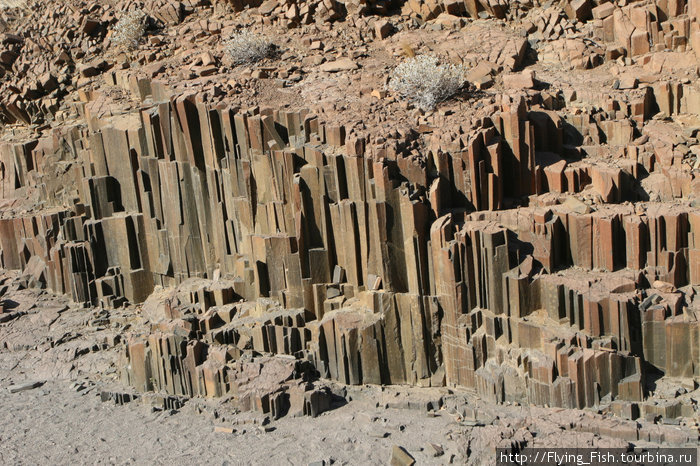 Орган-Пайпс  — сформированные вулканической деятельностью лакколиты. Намибия