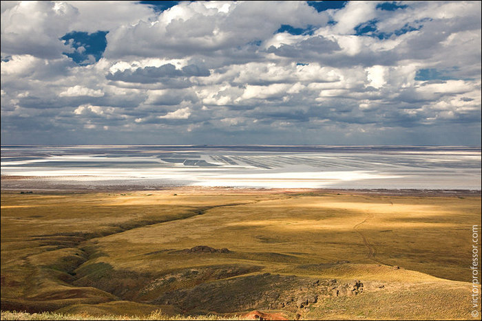 Озеро Баскунчак и гора Большое Богдо Нижний Баскунчак, Россия