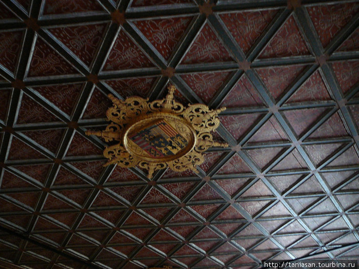 Замок Шенонсо, Спальня Пяти королев, потолок с гербами, 2 этаж Шенонсо, Франция