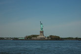 Вид на Статую Свободы с парома из Нью-Джерси на Манхеттен.