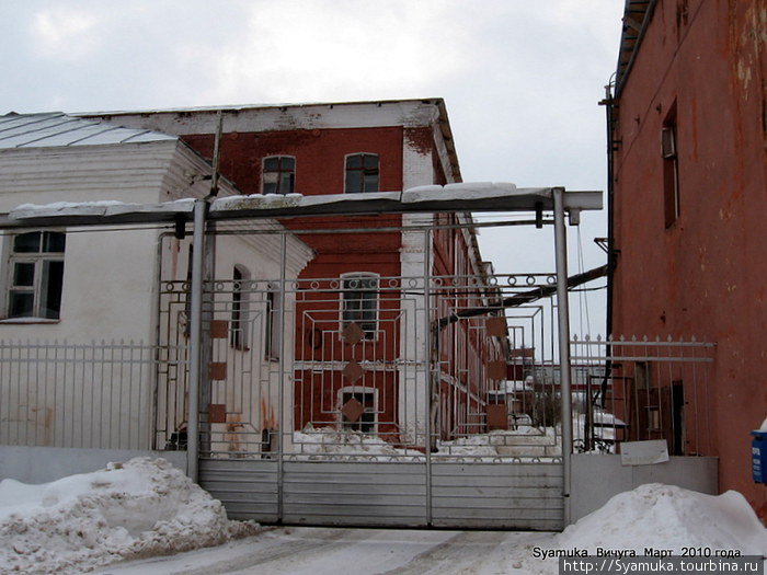 Проходная бывшей фабрики Коновалова. Вичуга, Россия