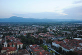 Любляна — очень небольшой город. Несколько километров от центра — и уже начинаются поля и горы.