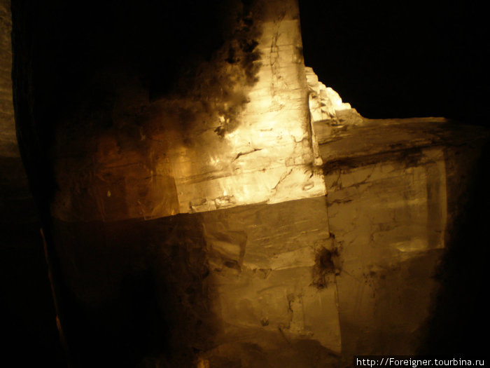 Соляной кристалл с подсветкой Соледар, Украина