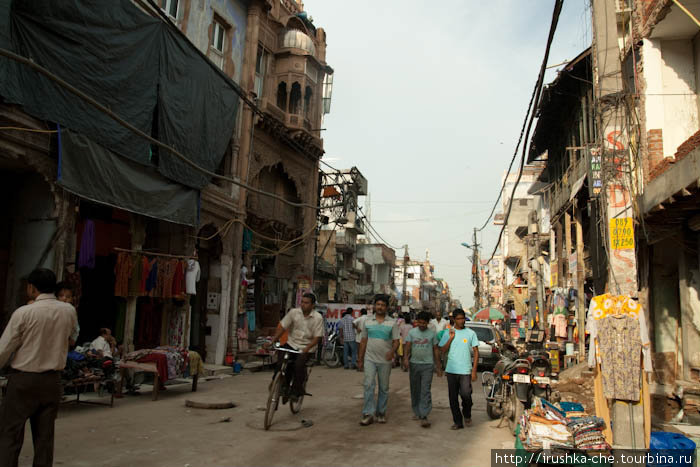Мейн Базар - бекпекерская улица Нью-Дели Дели, Индия