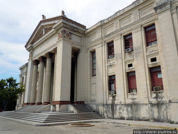 Главное здание университета Гавана, Куба