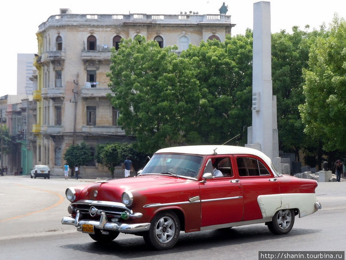 У монумента Гавана, Куба