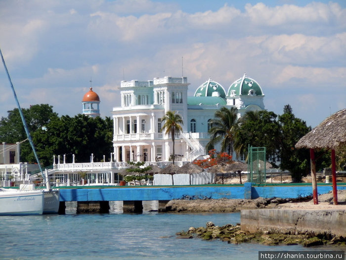 Отель на берегу Сьенфуэгос, Куба