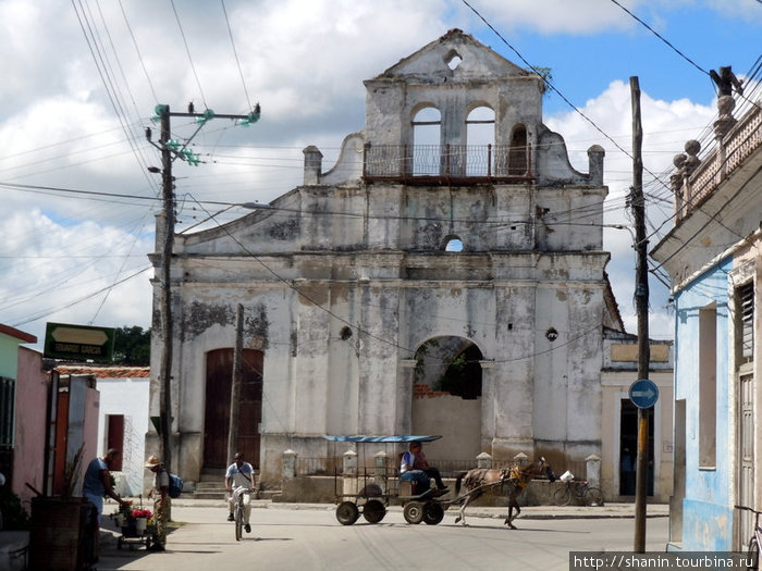 У церкви Санкти-Спиритус, Куба