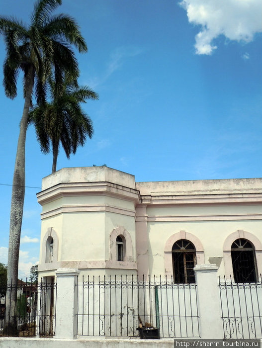В районе вокзала Санта-Клара, Куба
