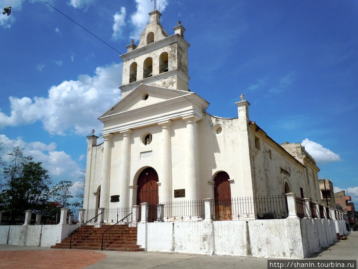 На холме дель Кармен (Loma Del Carmen) 15 июля 1689 года прошла месса и состоялась торжественная закладка церкви.