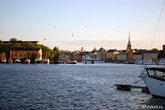 В хорошую погоду над Стокгольмом всегда много воздушных шаров.
