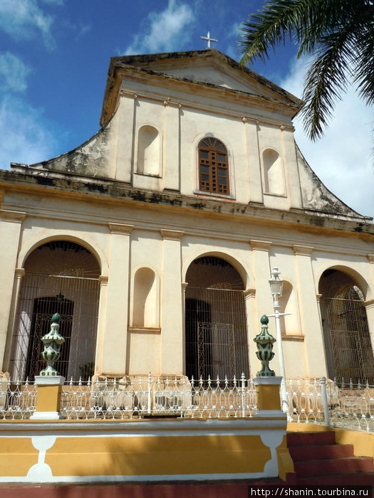 Фасад церкви Тринидад, Куба