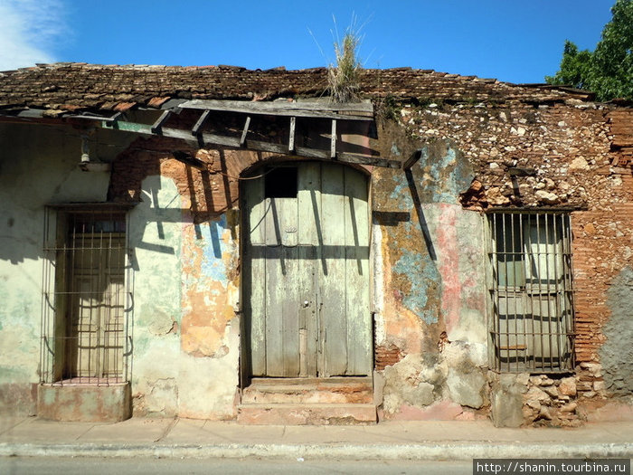 Полуразрушенный дом Тринидад, Куба
