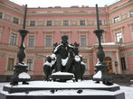 во дворе Михайловского замка