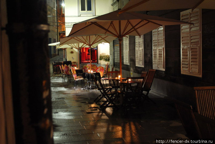А некоторые кафе вдали от центральных улиц почти пустуют ночью. И тем самым притягивают) Любляна, Словения