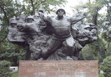 Памятник 28 Панфиловцам в Алматы.