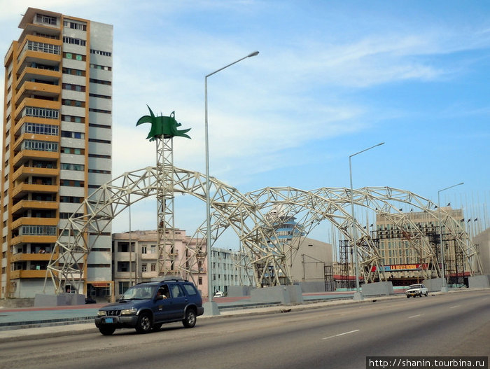 У многосоставной ажурной конструкции Гавана, Куба