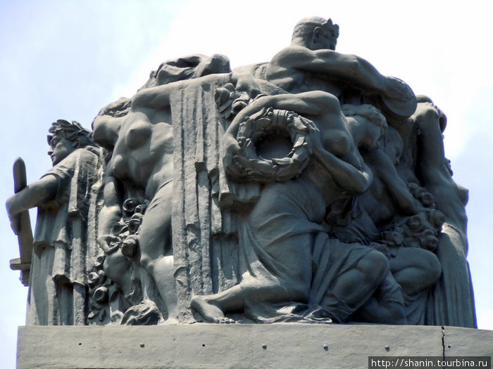 Скульптурная группа у мемориала Гомеса Гавана, Куба