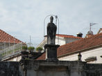 Статуя бл. Иоанна Орсини над северными воротами