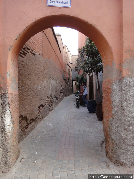 г. Марракеш. Узкие улочки старой медины (старого города) Марокко