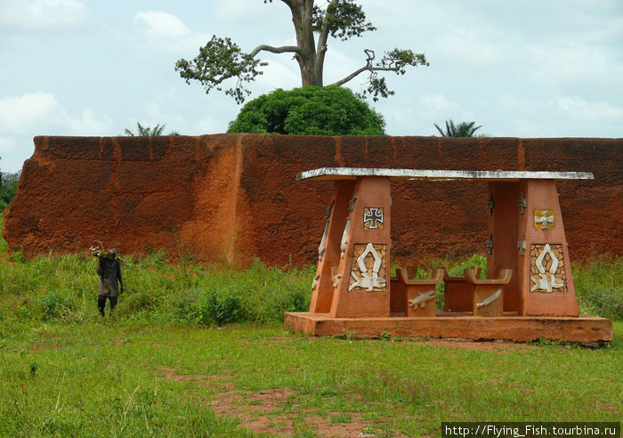 Памятник немецким воинам, помогавшим королю Беханзину бороться с французскими колонизаторами Бенин